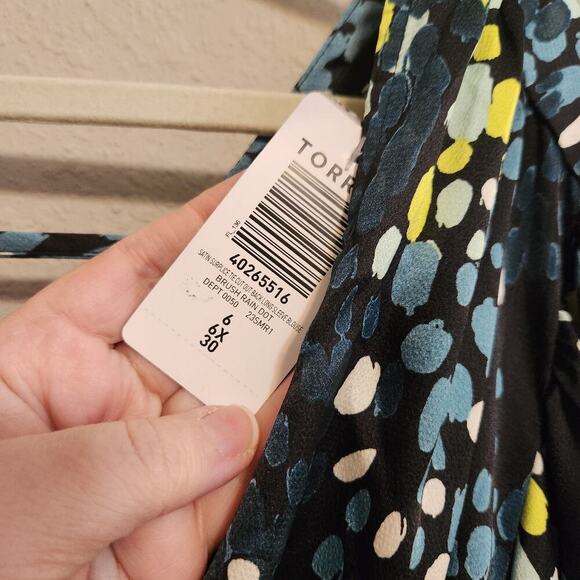 Torrid Satin‎ Surplice Size 6 Tie Cut Out Back Long Sleeve Blouse - Picture 9 of 13